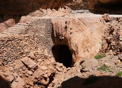 La Grotte Akhiam Imilchil : Un Voyage entre Mystère et Splendeur Naturelle